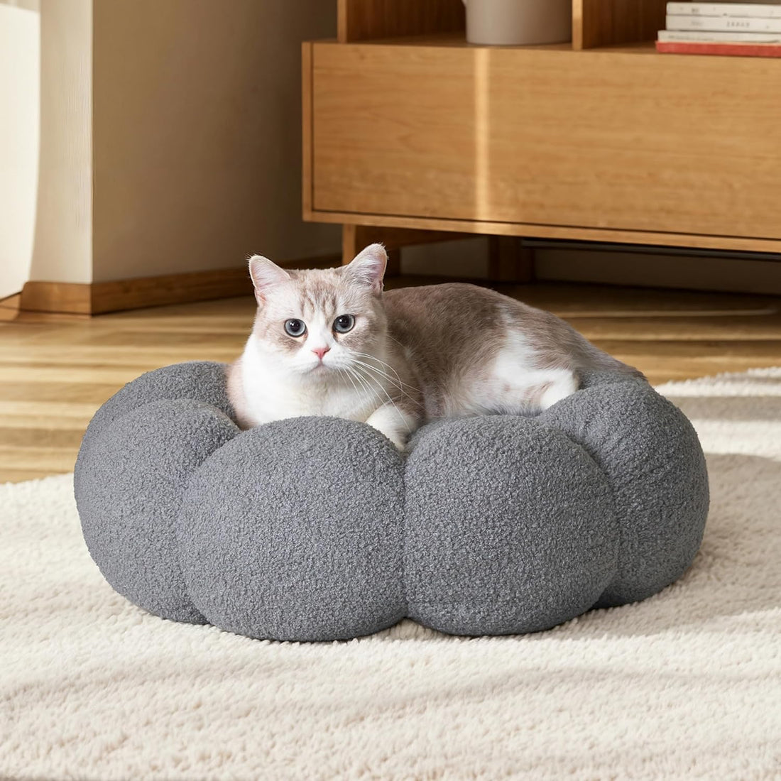 Calming Plush Round Flower-Shaped Pet Bed Non-Slip
